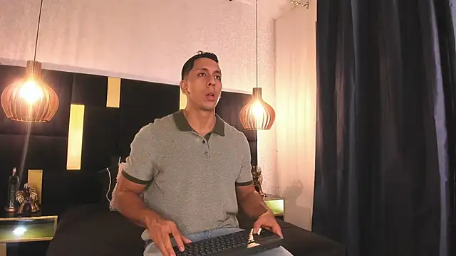 Lucio  Fox online show from February 2026 11:31:02 AM