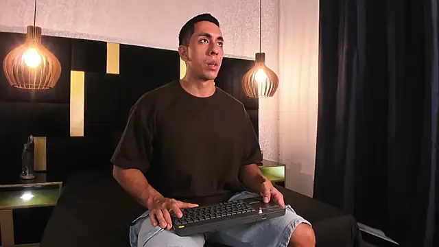 Lucio  Fox online show from April 2026 12:30:01 PM