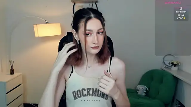 Snapshot of EasterBlink chatting on November 2025 10:48:02 AM EasterBlink online show from November 2025 10:48:02 AM