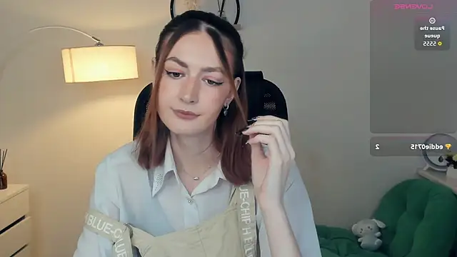 Snapshot of EasterBlink chatting on November 2025 11:09:02 AM EasterBlink online show from November 2025 11:09:02 AM