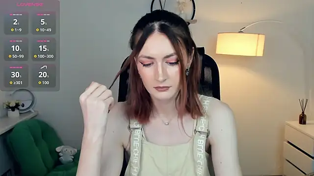 Snapshot of EasterBlink chatting on November 2025 09:31:02 AM EasterBlink online show from November 2025 09:31:02 AM