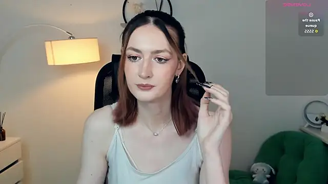 Snapshot of EasterBlink chatting on November 2025 10:49:02 AM EasterBlink online show from November 2025 10:49:02 AM