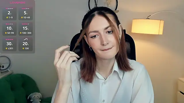 Snapshot of EasterBlink chatting on November 2025 11:09:02 AM EasterBlink online show from November 2025 11:09:02 AM