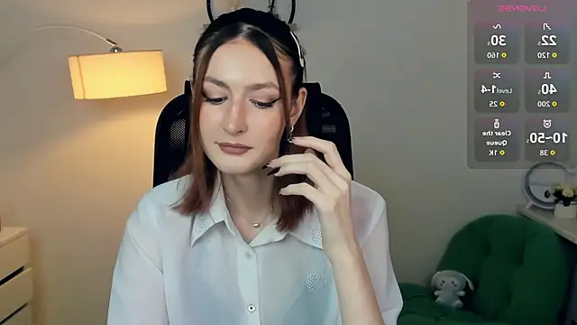 Snapshot of EasterBlink chatting on November 2025 11:47:02 AM EasterBlink online show from November 2025 11:47:02 AM