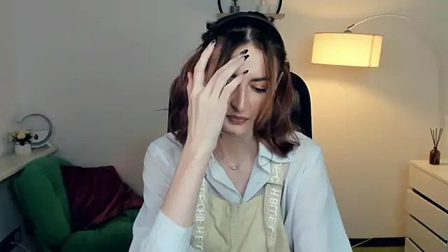 Snapshot of EasterBlink chatting on November 2025 01:00:02 PM EasterBlink online show from November 2025 01:00:02 PM