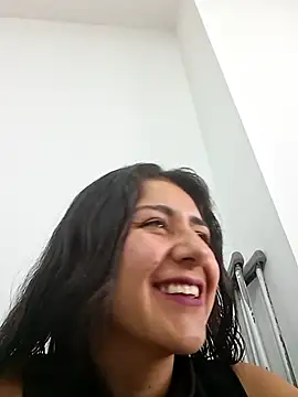 CAROLINE  07 online show from December 2025 01:32:01 PM