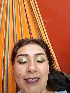 CAROLINE  07 online show from December 2025 04:31:01 PM