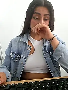 Snapshot of CAROLINE__07 chatting on November 2025 12:39:01 PM CAROLINE 07 online show from November 2025 12:39:01 PM