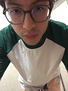 Snapshot of Kevintdx chatting on September 2025 03:35:02 AM Kevintdx online show from September 2025 03:35:02 AM