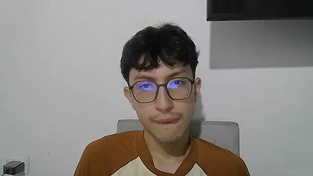 Snapshot of Kevintdx chatting on November 2025 03:11:01 AM Kevintdx online show from November 2025 03:11:01 AM