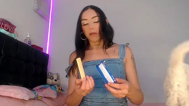 Megan Gil  online show from February 2026 10:43:02 PM