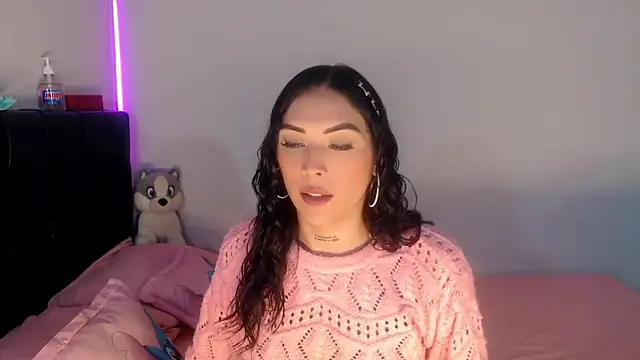 Megan Gil  online show from February 2026 04:40:01 PM