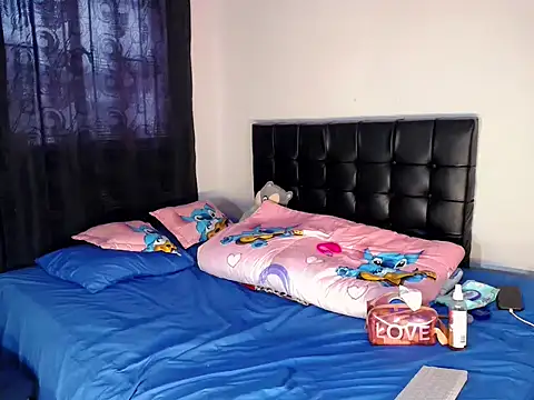 Megan Gil  online show from December 2025 09:28:02 PM