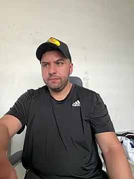 raulgzz4 online show from July 2026 06:07:02 PM