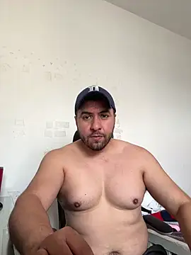Snapshot of raulgzz4 chatting on April 2026 04:35:01 PM raulgzz4 online show from April 2026 04:35:01 PM