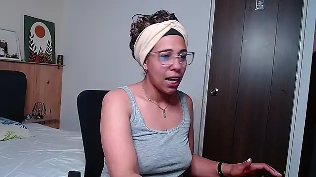 IVONNE COLLINS33 online show from September 2025 03:02:01 AM