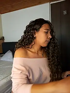 IVONNE COLLINS33 online show from November 2025 03:27:02 PM