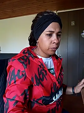 IVONNE COLLINS33 online show from December 2025 03:00:02 PM