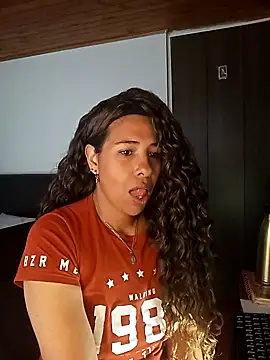 IVONNE COLLINS33 online show from November 2025 12:53:02 PM