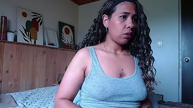 IVONNE COLLINS33 online show from October 2025 01:35:02 PM
