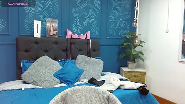 zohet kriss online show from April 2026 01:47:01 PM