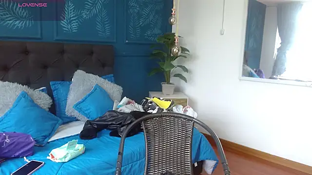 zohet kriss online show from April 2026 03:53:02 PM