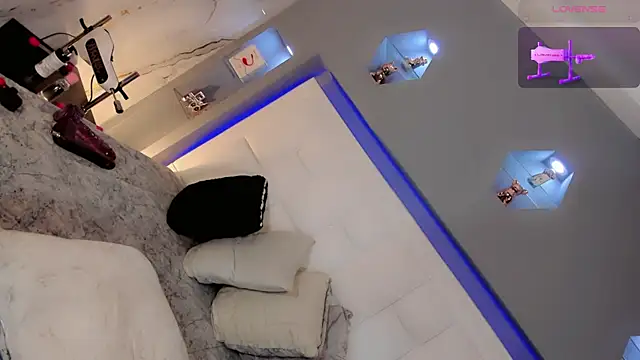 Ariia-janee online show from April 2026 05:03:01 AM