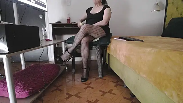 LADY-IN-BLACK online show from February 2026 04:39:02 PM