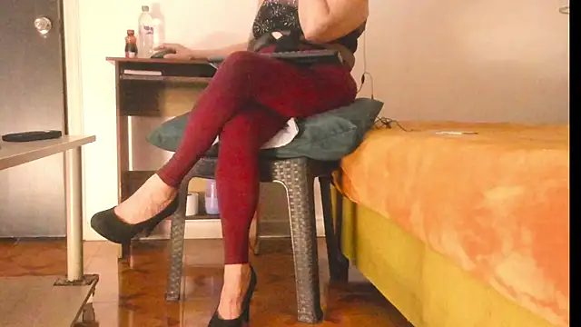 LADY-IN-BLACK online show from May 2026 02:14:01 PM