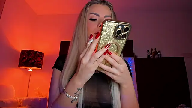 SerraVondeee online show from November 2025 08:57:02 PM