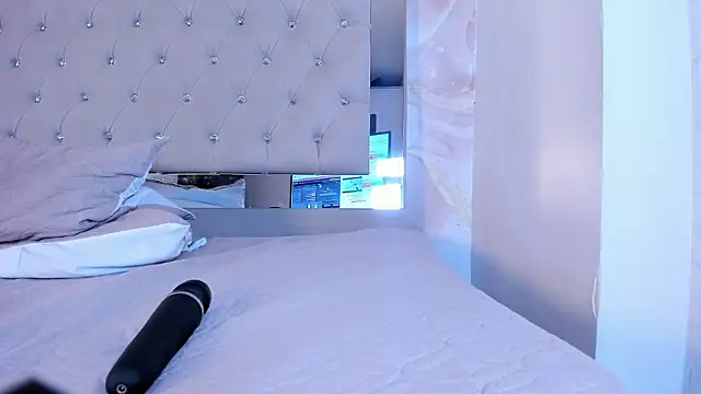 Snapshot of Luna_Tylor chatting on February 2026 06:22:01 AM Luna Tylor online show from February 2026 06:22:01 AM