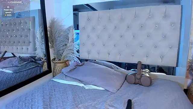 Luna Tylor online show from November 2025 03:21:02 AM