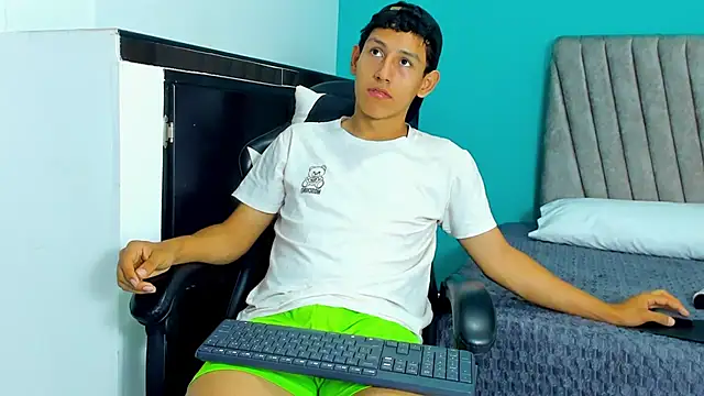 Snapshot of Felipe_Gonzales chatting on September 2025 12:48:01 PM Felipe Gonzales online show from September 2025 12:48:01 PM