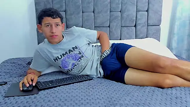 Snapshot of Felipe_Gonzales chatting on October 2025 12:39:01 PM Felipe Gonzales online show from October 2025 12:39:01 PM