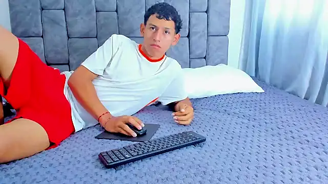Snapshot of Felipe_Gonzales chatting on October 2025 12:39:01 PM Felipe Gonzales online show from October 2025 12:39:01 PM