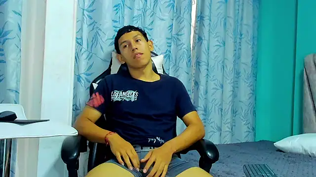 Snapshot of Felipe_Gonzales chatting on September 2025 12:45:01 PM Felipe Gonzales online show from September 2025 12:45:01 PM