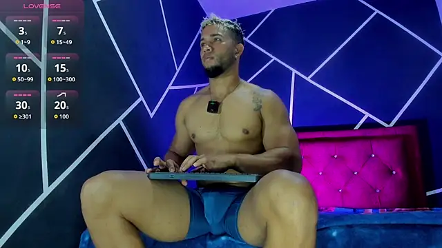 Massimo Cruz online show from December 2025 12:26:01 PM