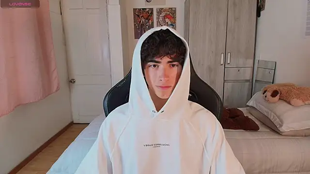Nude Boy18 online show from May 2026 10:41:02 PM