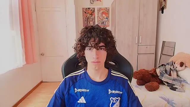 Nude Boy18 online show from March 2026 07:14:02 PM