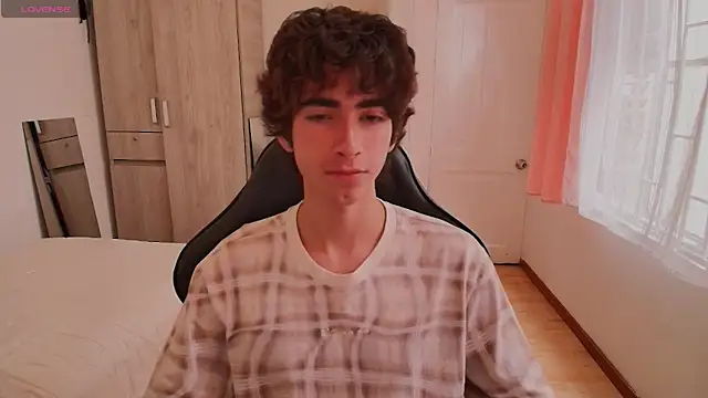 Nude Boy18 online show from September 2025 08:33:01 PM