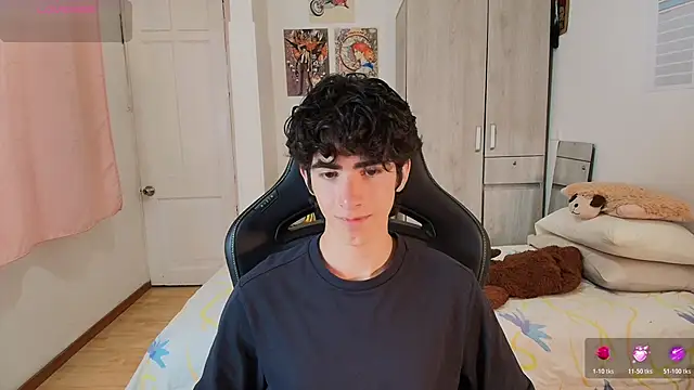 Nude Boy18 online show from May 2026 09:37:02 PM