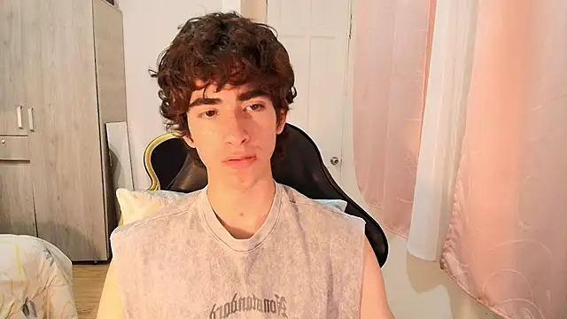 Nude Boy18 online show from September 2025 12:18:02 AM
