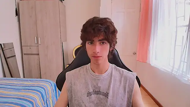Nude Boy18 online show from September 2025 08:14:02 PM