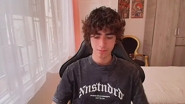 Nude Boy18 online show from October 2025 09:46:02 PM