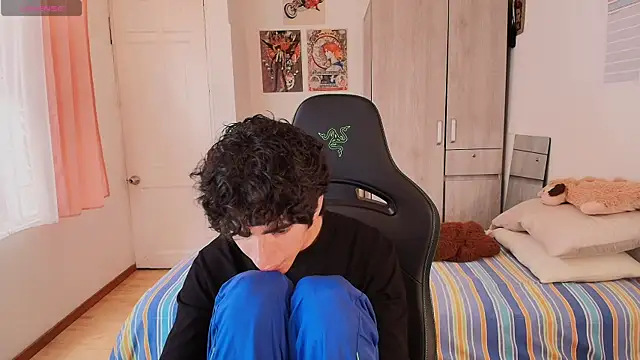 Nude Boy18 online show from June 2026 08:30:01 PM
