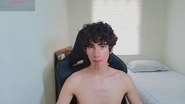 Nude Boy18 online show from June 2026 09:45:02 PM