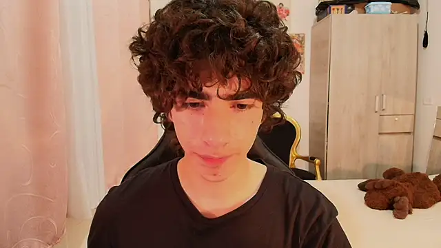 Nude Boy18 online show from October 2025 06:45:01 AM