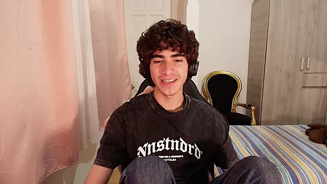 Nude Boy18 online show from October 2025 06:14:01 AM