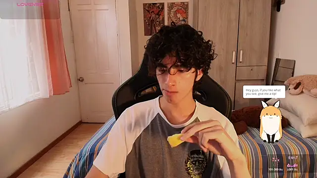 Nude Boy18 online show from April 2026 06:45:02 PM