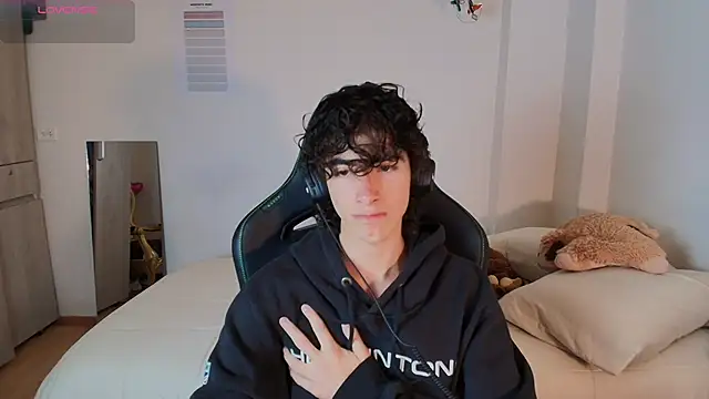 Nude Boy18 online show from February 2026 10:10:02 PM